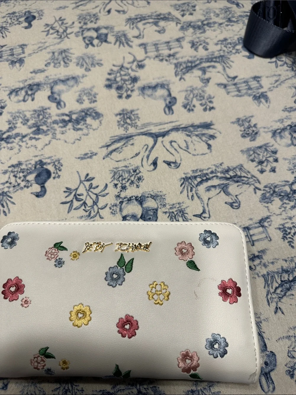 Betsey Johnson zip around